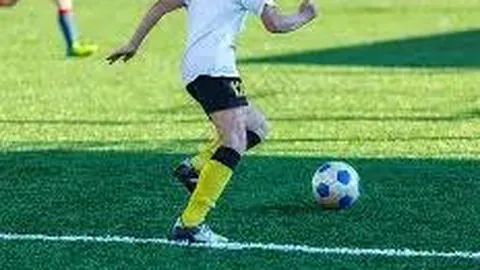 19岁新星克鲁皮英超连场破门，挑战曼联与阿森纳